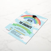 Grüne Regenbogenwolken Feiern wir den Graduate Folieneinladung (Gedreht)