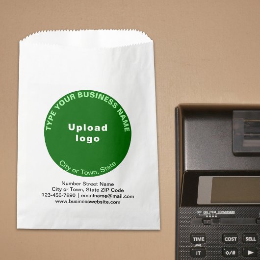 Grüne runde Handelsmarke auf Papiertüte Geschenktütchen