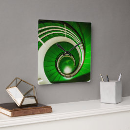 Grüne Rundtreppe Quadratische Wanduhr