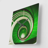 Grüne Rundtreppe Quadratische Wanduhr (Winkel)