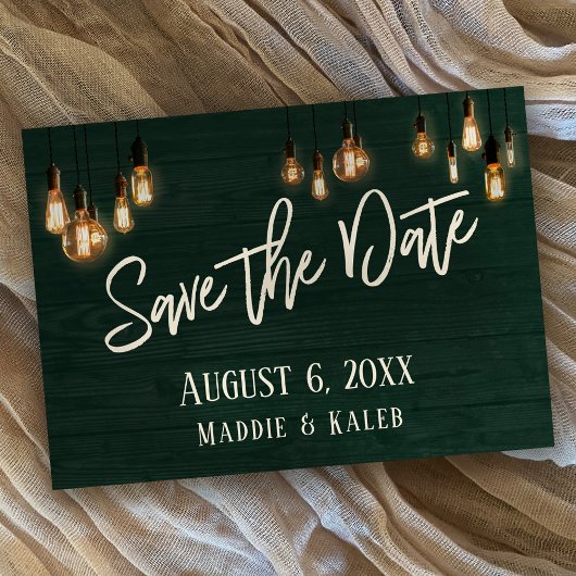 Grüne Rustikal-Holzedisonlichter - Datum speichern Save The Date