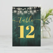 Grüne rustikale Barnholz-String-Tischnummer Einladung (Stehend Vorderseite)