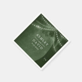 Grüne Rustikale Bauminitials String Lights Hochzei Serviette (Ecke)