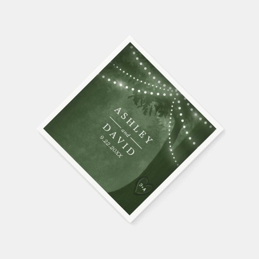 Grüne Rustikale Bauminitials String Lights Hochzei Serviette (Ecke)