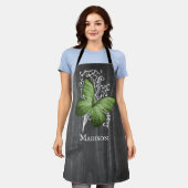 Grüne rustikale Schmetterlingsfliege Personalisier Schürze (Getragen)