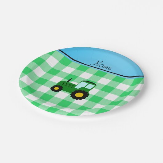 Grüne Schachbretter mit personalisiertem Namen Pappteller (Schrägansicht)