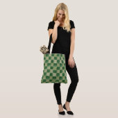 Grüne Schachbretttasche Tasche (Am Model)