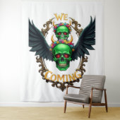 Grüne Schädel mit schwarzen Flügeln und Blütenkron Wandteppich (Beispiel)