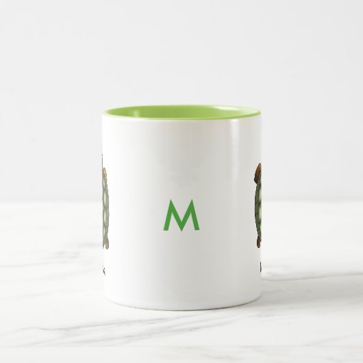 Grüne Schildkröte mit bearbeitbarem Namen und Mono Zweifarbige Tasse (Mittel)