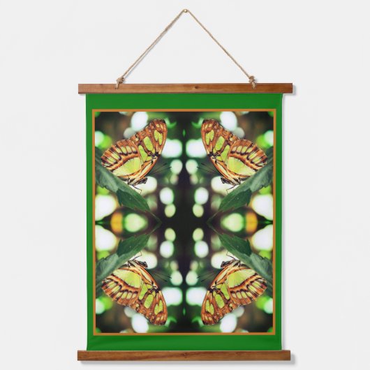 Grüne Schmetterlinge Posen Abstrakt Wandteppich Mit Holzrahmen (Vorderseite)
