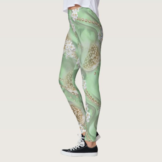 Grüne Seide und Elfenbein-Perlen Leggings (Links)