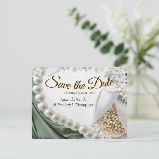Grüne Seide und Elfenbeinperlen Save the Date Ankündigungspostkarte (Stehend Vorderseite)