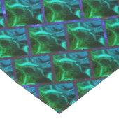 Grüne Smaragde und Kurven unter Nickelgitter Tischdecke (Schrägansicht)