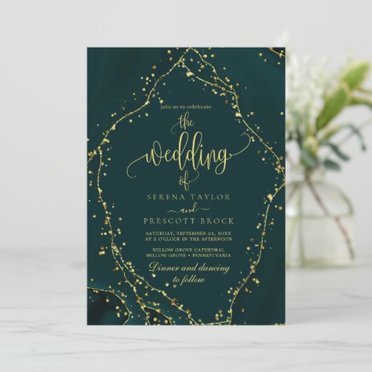 Grüne Smaragdkalligrafie in einer Hochzeit Einladung (Stehend Vorderseite)