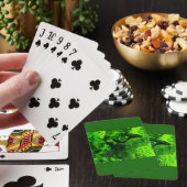 grüne Spielkarten suchend (In Situ)