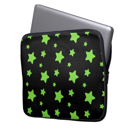 Grüne Sterne auf schwarzem Muster Laptopschutzhülle (Vorderseite Links)