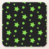 Grüne Sterne auf schwarzem Muster Rechteckiger Pappuntersetzer (Vorderseite)