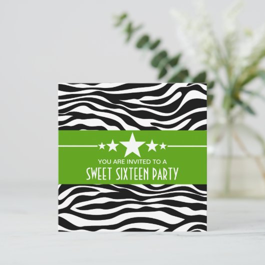 Grüne Sterne Zebra Print Sweet 16 Einladen Einladung (Stehend Vorderseite)