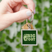 Grüne Tarnung Bigfoot Text Schlüsselanhänger (Hand)
