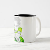 Grüne Tasse des Mädchen-2 (VorderseiteRechts)