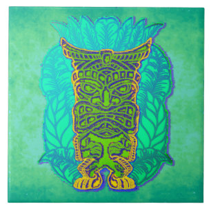 Grüne Tiki auf Turqoise Grungy Hintergrund Fliese