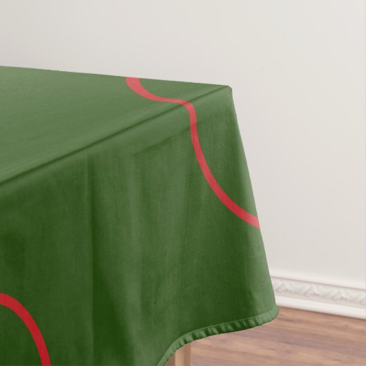 Grüne Tischdecke mit roten Kreisläufen (Beispiel)