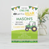 Grüne Traktor Geburtstagsparty Einladung (Stehend Vorderseite)