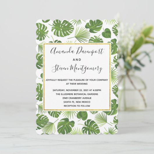 Grüne tropische Blätter Muster Stilvolle Hochzeit Einladung (Stehend Vorderseite)
