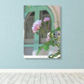 Grüne Tür und Rose - Martha's Vineyard Leinwanddruck (Insitu (Holzboden))