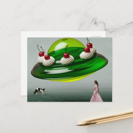 Grüne UFO Surreal Sweet Leckerei über einer Milchw Postkarte (Vorderseite/Rückseite Beispiel)