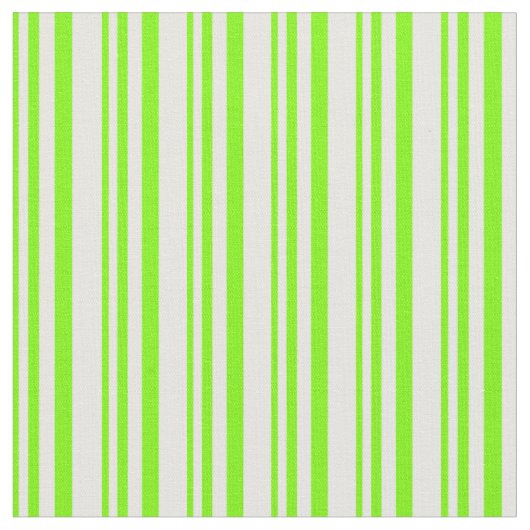 Grüne und feine cremefarbene Streifen Stoff (Nahaufnahme)