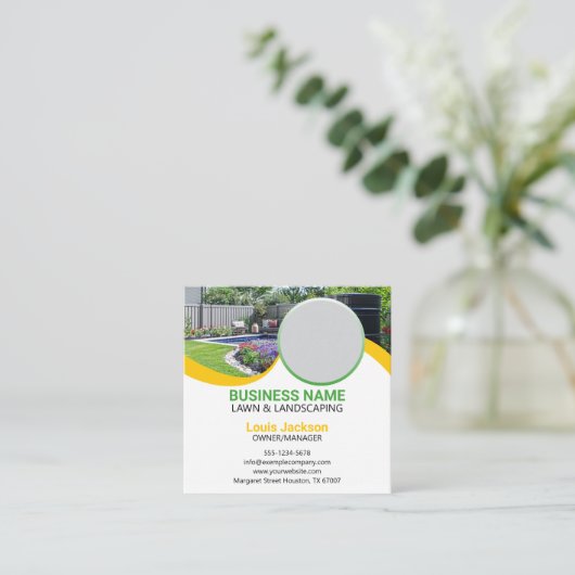 Grüne und gelbe Rasenfläche Moderner Augenfang Quadratische Visitenkarte (Stehend Vorderseite)