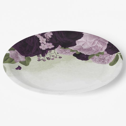 Grüne und helle violette Blumen Pappteller (Schrägansicht)