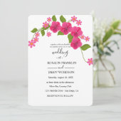 grüne und hellmagenta florale Hochzeit Einladung (Stehend Vorderseite)