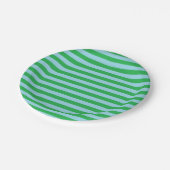 Grüne und pastellblaue Streifen Pappteller (Schrägansicht)