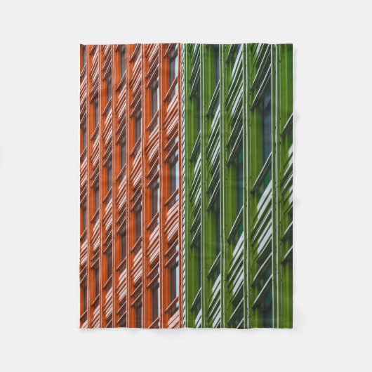 Grüne und rote Architektur Fleecedecke (Vorderseite)
