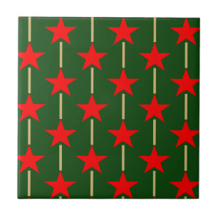 Grüne und rote Stars Fliese