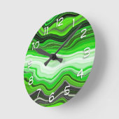 Grüne und schwarze Marmor wie gestreifte Fluid Art Runde Wanduhr (Winkel)