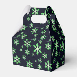 Grüne und weiße Schneeflocken mit blauem Hintergru Geschenkschachtel