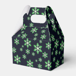 Grüne und weiße Schneeflocken mit blauem Hintergru Geschenkschachtel