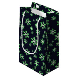 Grüne und weiße Schneeflocken mit blauem Hintergru Kleine Geschenktüte