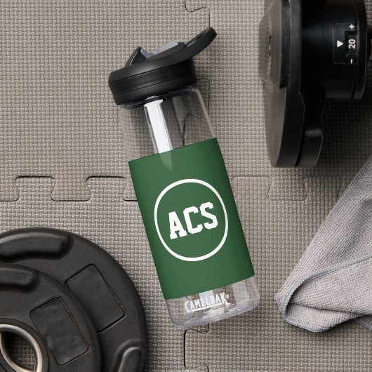 Grüne und weiße Schulfarben und Buchstaben Trinkflasche (Fitnessstudio (gedreht))
