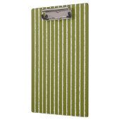 Grüne und weiße Streifen aus Oliven mit unbelebten Klemmbrett (Links)