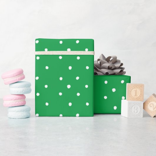 Grüne und weiße Tupfen Geschenkpapier (Babyparty)