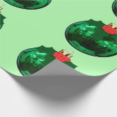 Grüne Verzierung mit Holly auf grünem Umschlagpapi Geschenkpapier (Ecke)