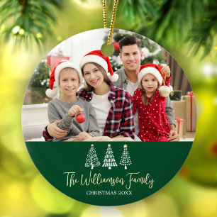 Grüne Weihnachts-Familienfoto-Spielbaum-Script Keramik Ornament