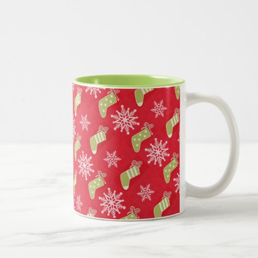 Grüne Weihnachts-Strumpf und Schneeflocken Rot Zweifarbige Tasse (Rechts)