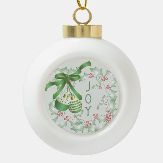 Grüne Weihnachtsbäume von Holly Light Pink Keramik Kugel-Ornament (Vorderseite)