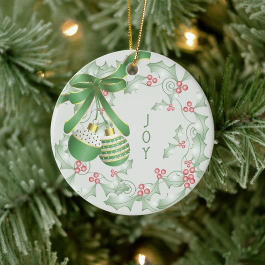 Grüne Weihnachtsbäume von Holly Light Pink Keramik Ornament (Baum)