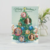 Grüne Weihnachtskarte mit Baumschmuck Feiertagskarte (Stehend Vorderseite)